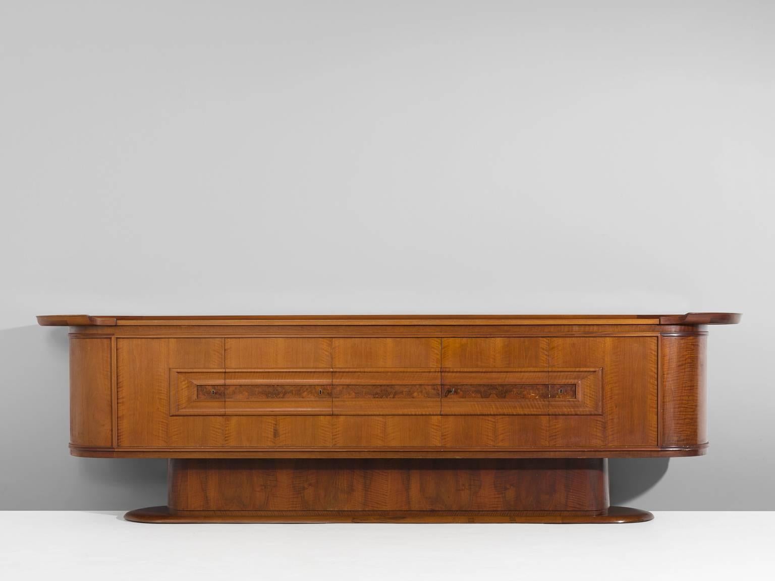 A.A. Patijn, credenza, in walnut, by  the Netherlands, 1950s. 

Large sideboard in watered walnut. This credenza shows beautiful details. First of all the round shapes. Most cabinets of A.A. Patijn have rounded sides. The ridge on the top is another