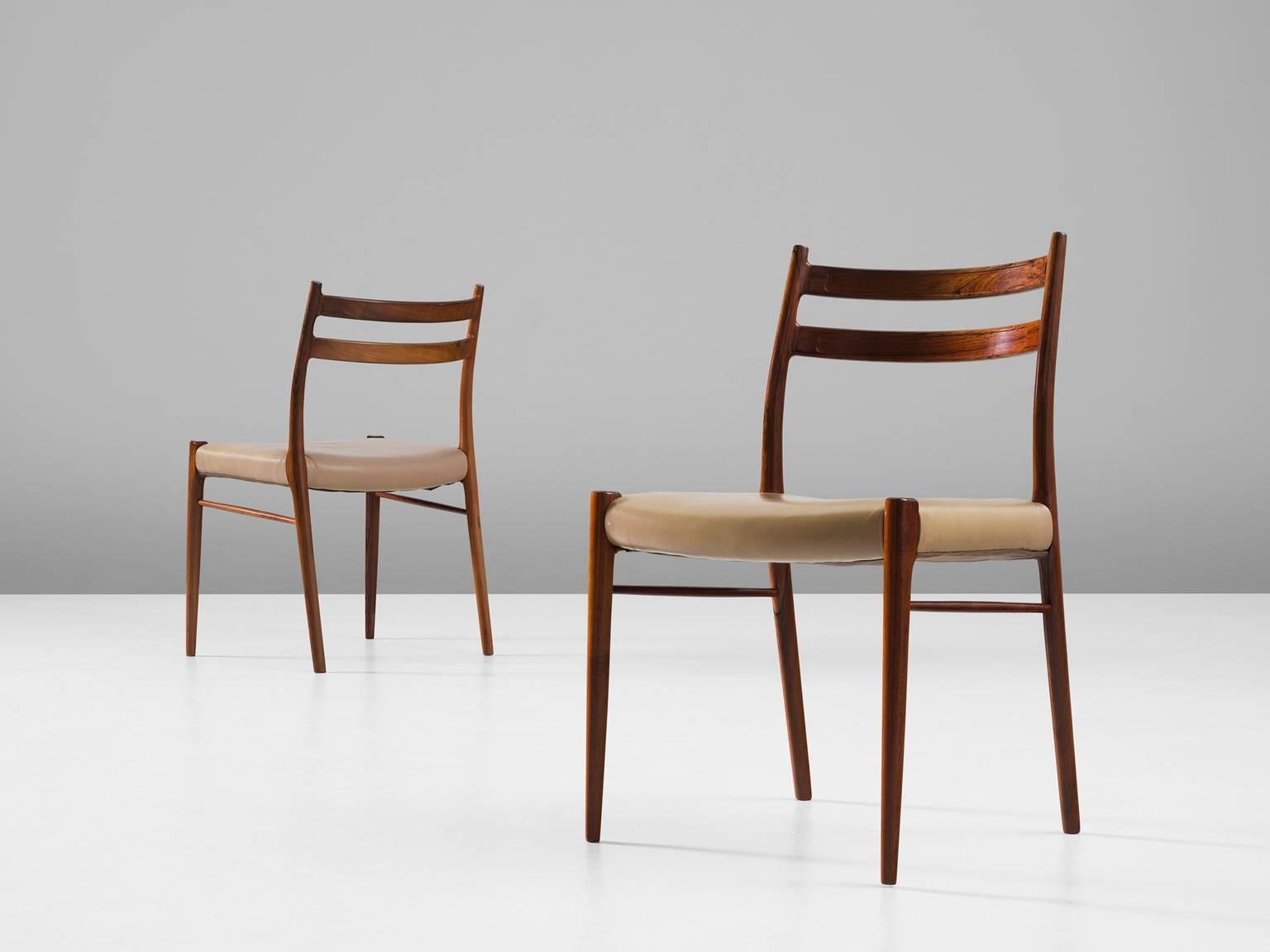 Arne Wahl Iversen Set of 12 Dining Chairs in Rosewood and Leather In Good Condition In Waalwijk, NL