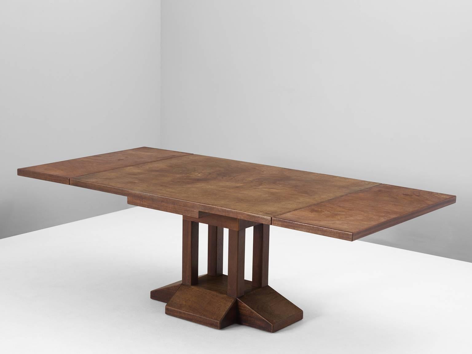 Dining table, in mahogany, attributed to Sarah Lipska, France, 1930s.

Extendable dining table in mahogany. This rectangular table shows an interesting architectural base. By the sloping feet and four solid legs, the base has the characteristics