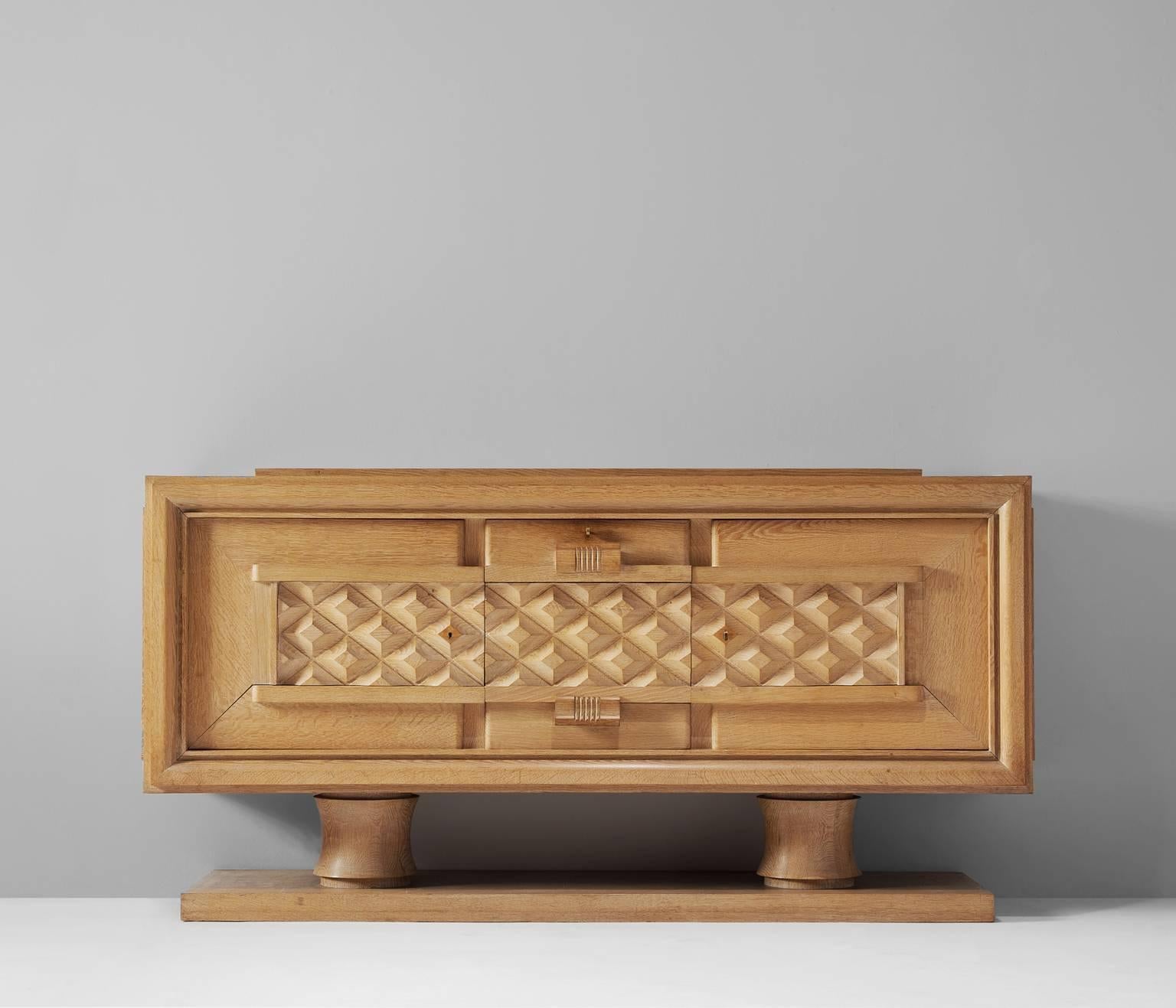 Credenza in oak by Charles Dudouyt, France, 1930s.

This French Art Deco oak credenza originates from the 1930s and is designed by the French decorator Charles Dudouyt. The door panels show an interesting pattern of solid natural wooden elements,