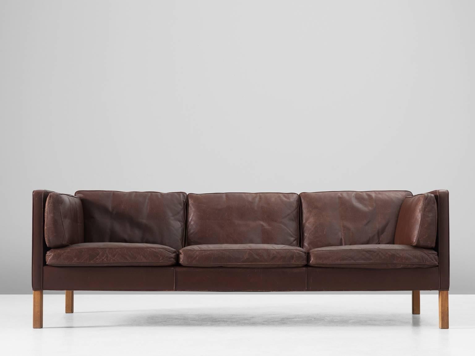 Børge Mogensen for Fredericia Stolefabrik, sofa model 2443, leather and oak, Denmark, 1960s.

This design comes from the 1960s and has wonderful shapes and comfort. The three-seater sofa comes with loose cushions in seating, back and sides. They are