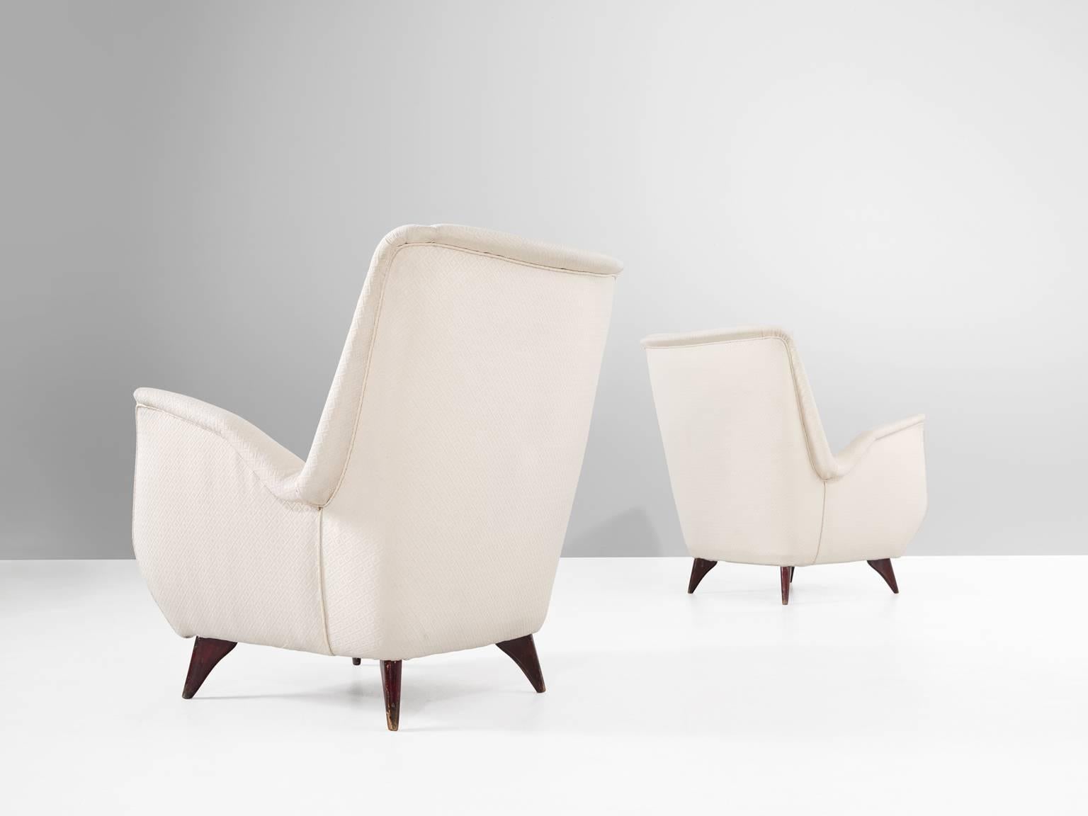 Mid-Century Modern Set of Two Italian Lounge Chairs in off-White Fabric
