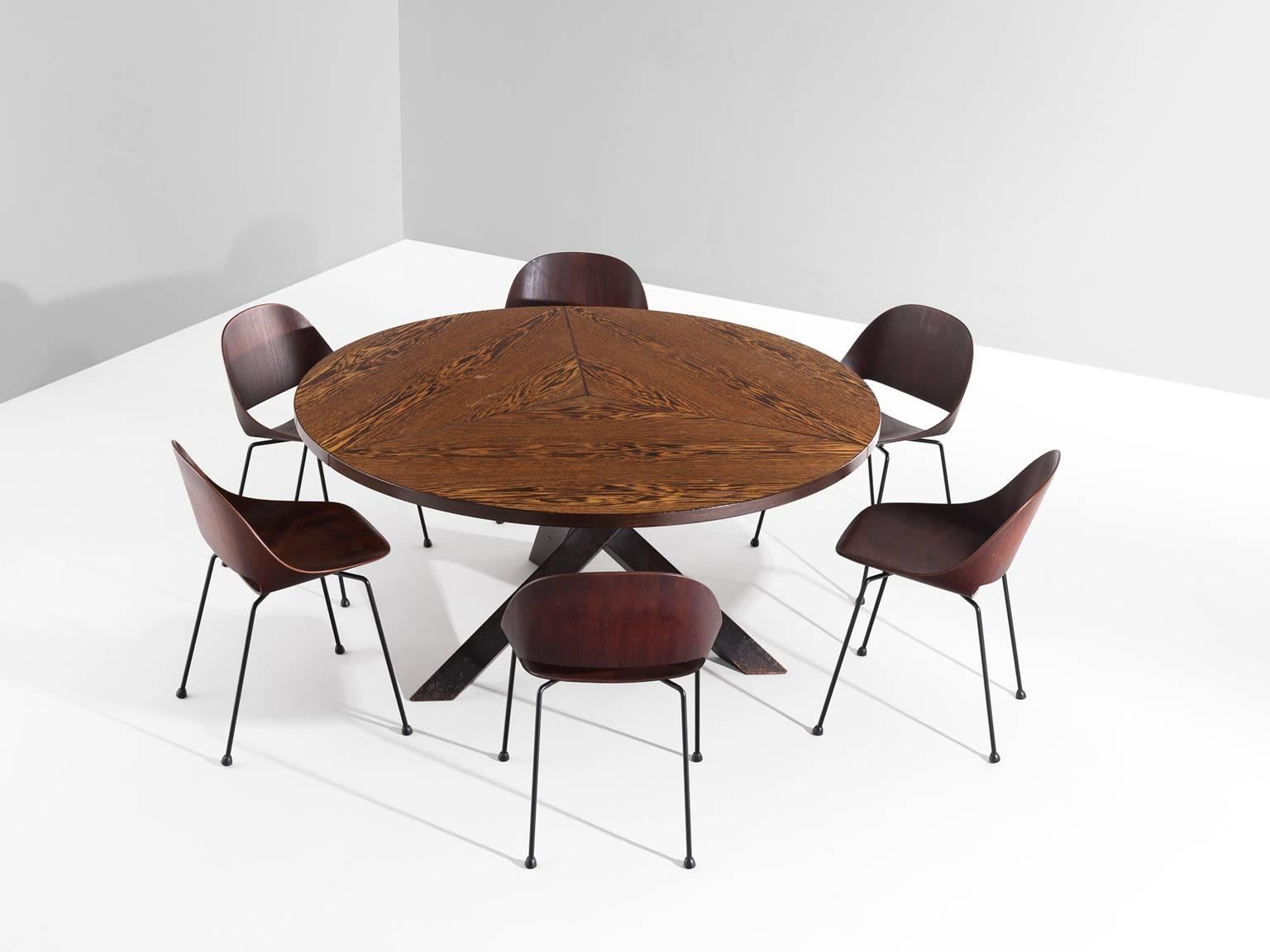 Dining table and six chairs, in wood and metal, by Martin Visser and Leon Stynen, the Netherlands and Belgium, 1960s.

Interesting dining set consisting of one round table and six chairs. The round table by Martin Visser has a wengé top and is