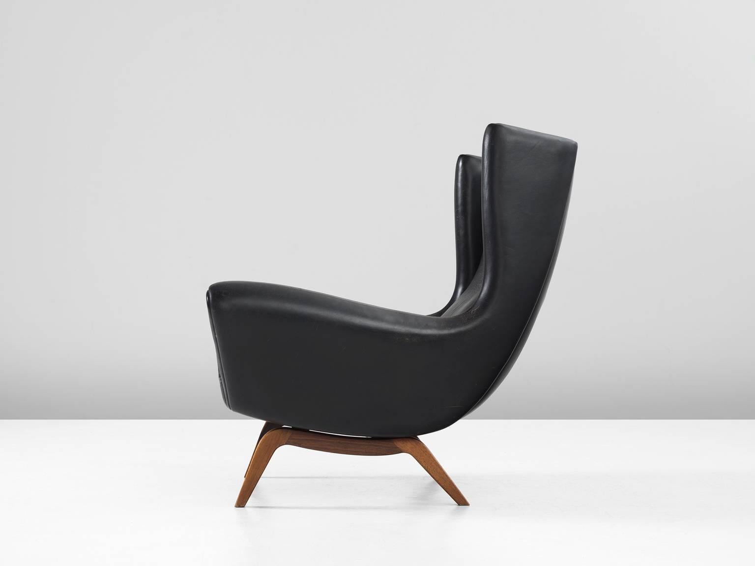 Illum Wikkelsø '110' Lounge Chair in Black Leather and Rosewood In Good Condition In Waalwijk, NL