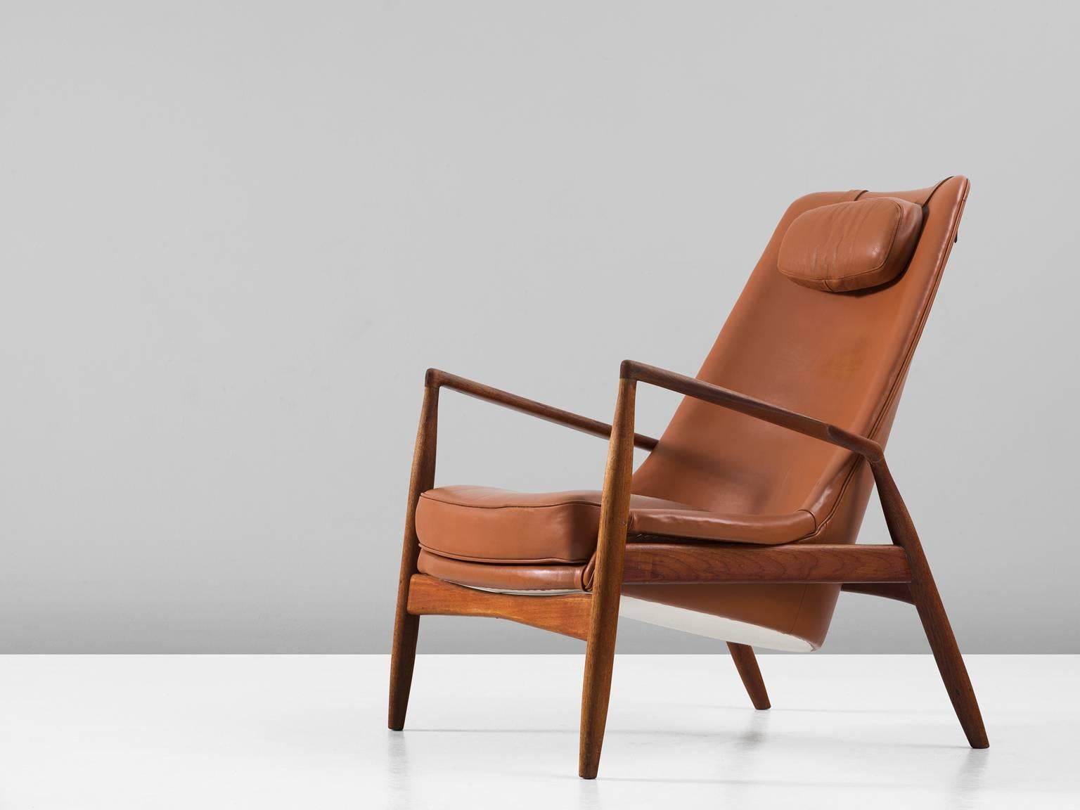 Lounge chair model 503-799 'Seal', in teak and leather by Ib Kofod-Larsen, Denmark, circa 1956.

High back version of the iconic Sålen lounge chair. The well-crafted frame of this chair is made in solid teak. It shows very nice details and wood