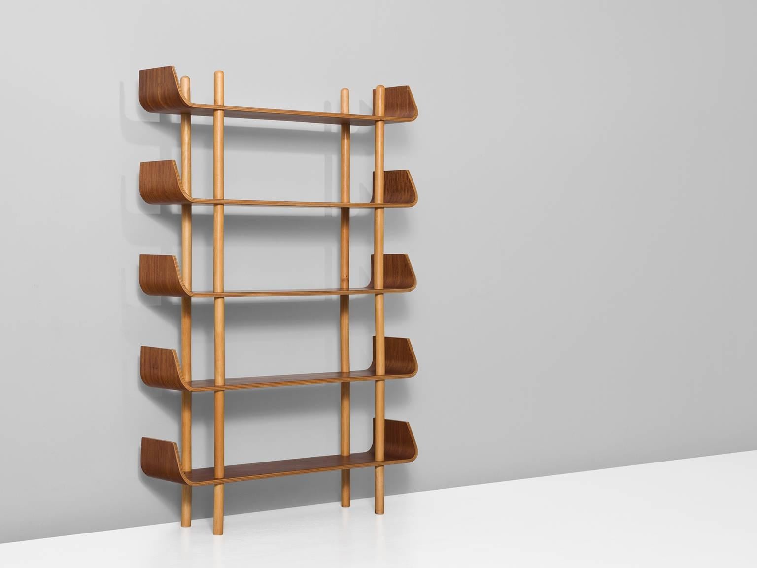 Bookcase, in teak and beech, by Willem Lutjens for Den Boer Gouda, the Netherlands, circa 1953. 

Bookcase with six shelves in teak plywood. Each shelve has curved ends, characteristic for this design by Lutjens. Hold together by four blond