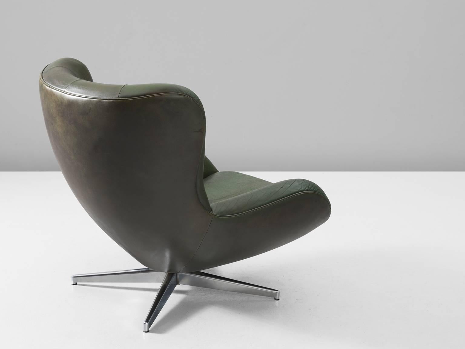 Mid-Century Modern Illum Wikkelsø Green Leather Swivel Lounge Chair