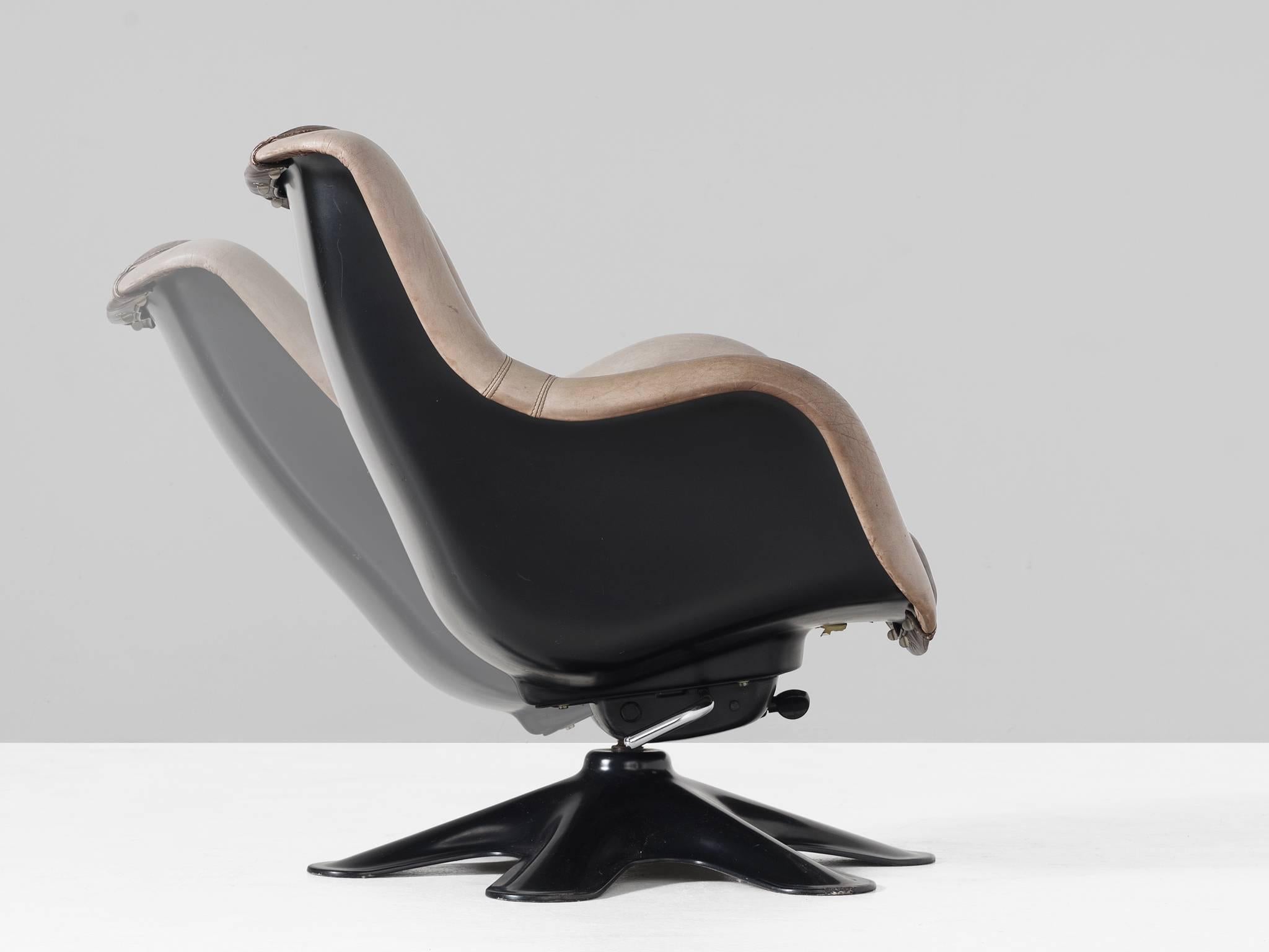 Yrjo Kukkapuro 'Karuselli' Lounge Chair in Brown Leather Upholstery In Excellent Condition In Waalwijk, NL