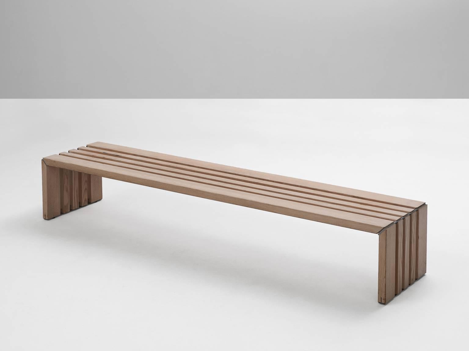 Bench, in ash and metal, 't Spectrum, the Netherlands, circa 1974.

Slat bench in white-wash ahs with metal elements. This bench has a modest design. The slats on top with wider on the side, gives this bench a strong expression. Stainless steel