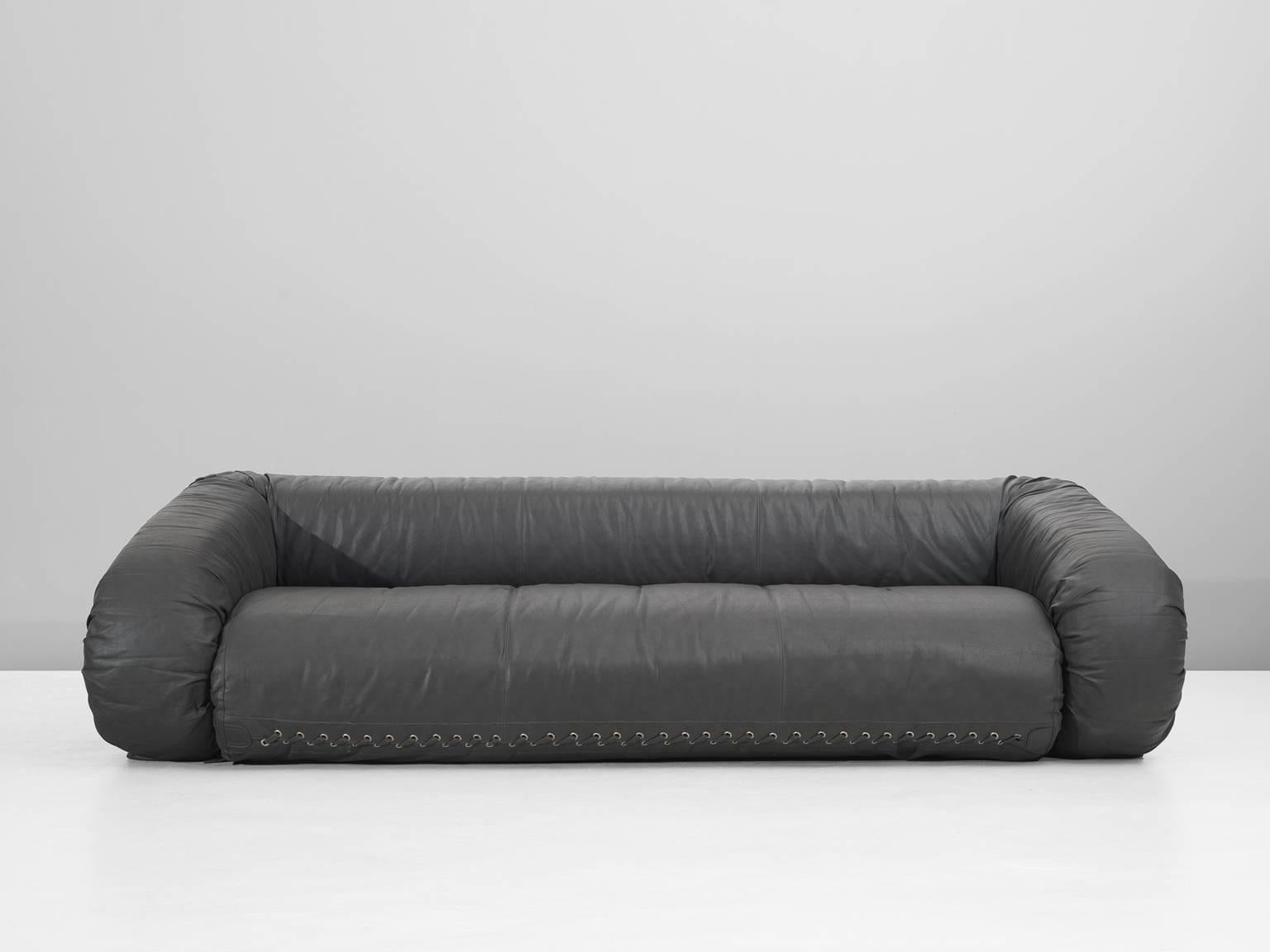 'Anfibio' sofa, in leather, by Alessandro Becchi for Giovannetti, Italy, 1970.

Convertible sofa in grey leather upholstery by Italian designer Alessandro Becchi. This sofa is multifunctional. It is a highly comfortable sofa with a beautiful