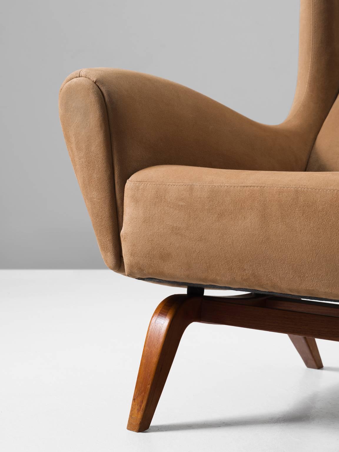 Mid-Century Modern Illum Wikkelsø '110' Lounge Chair in Teak and Liver Colored Upholstery
