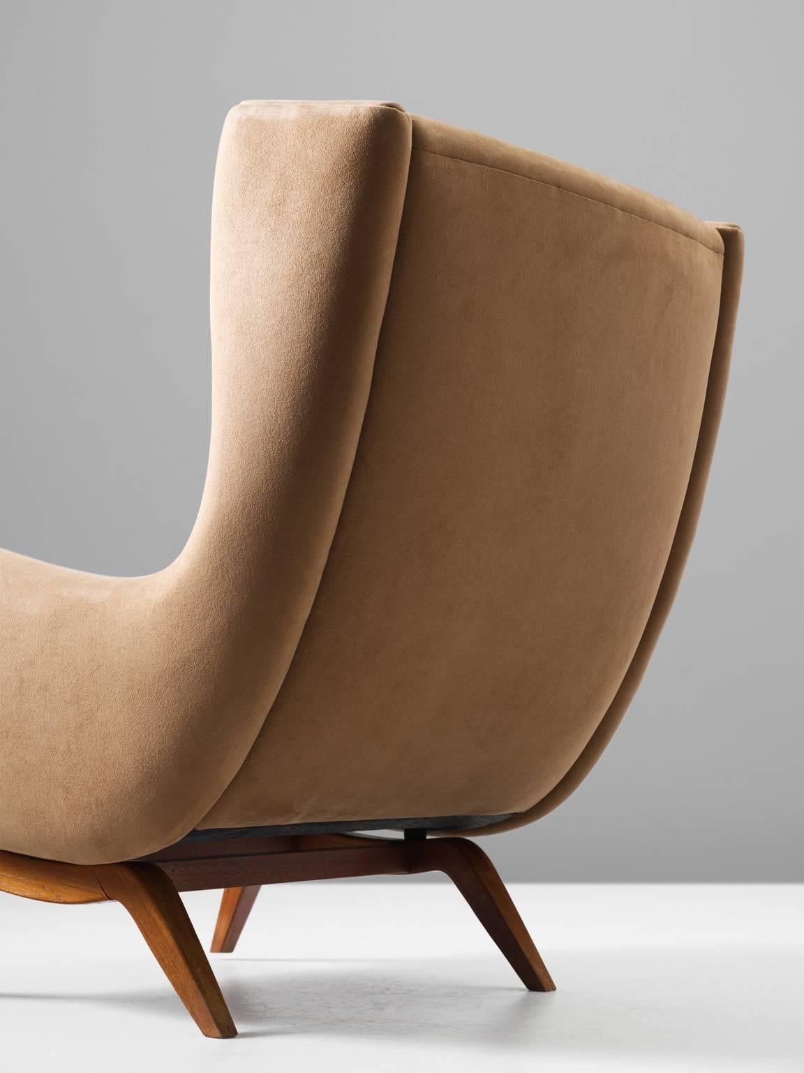 Illum Wikkelsø '110' Lounge Chair in Teak and Liver Colored Upholstery In Good Condition In Waalwijk, NL