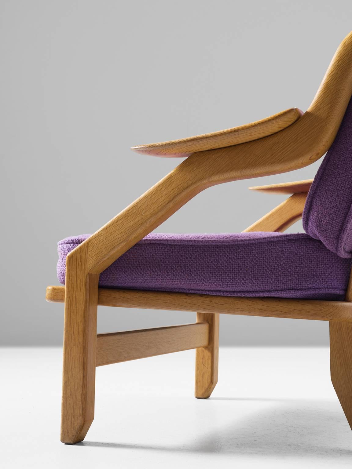 Guillerme & Chambron Lounge Chair in Solid Oak and Purple Upholstery In Excellent Condition In Waalwijk, NL