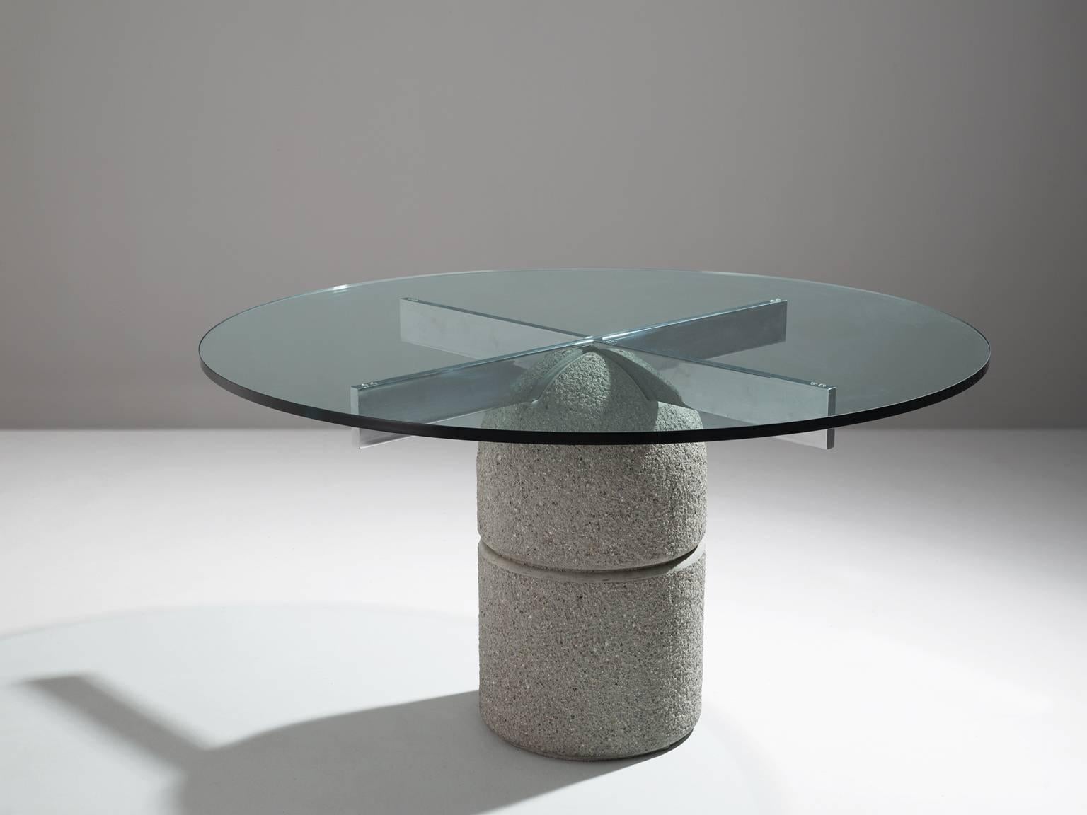 'Paracarro' dining table, in concrete, metal and glass by Giovanni Offredi for Saporiti, Italy, circa 1973.

Stunning round 'Paracarro' dining table. This table has a very modern appearance due the geometrical shapes and combination of materials.