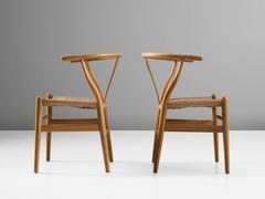 Zwei Wishbone CH24 Hans Wegner Y-Stühle