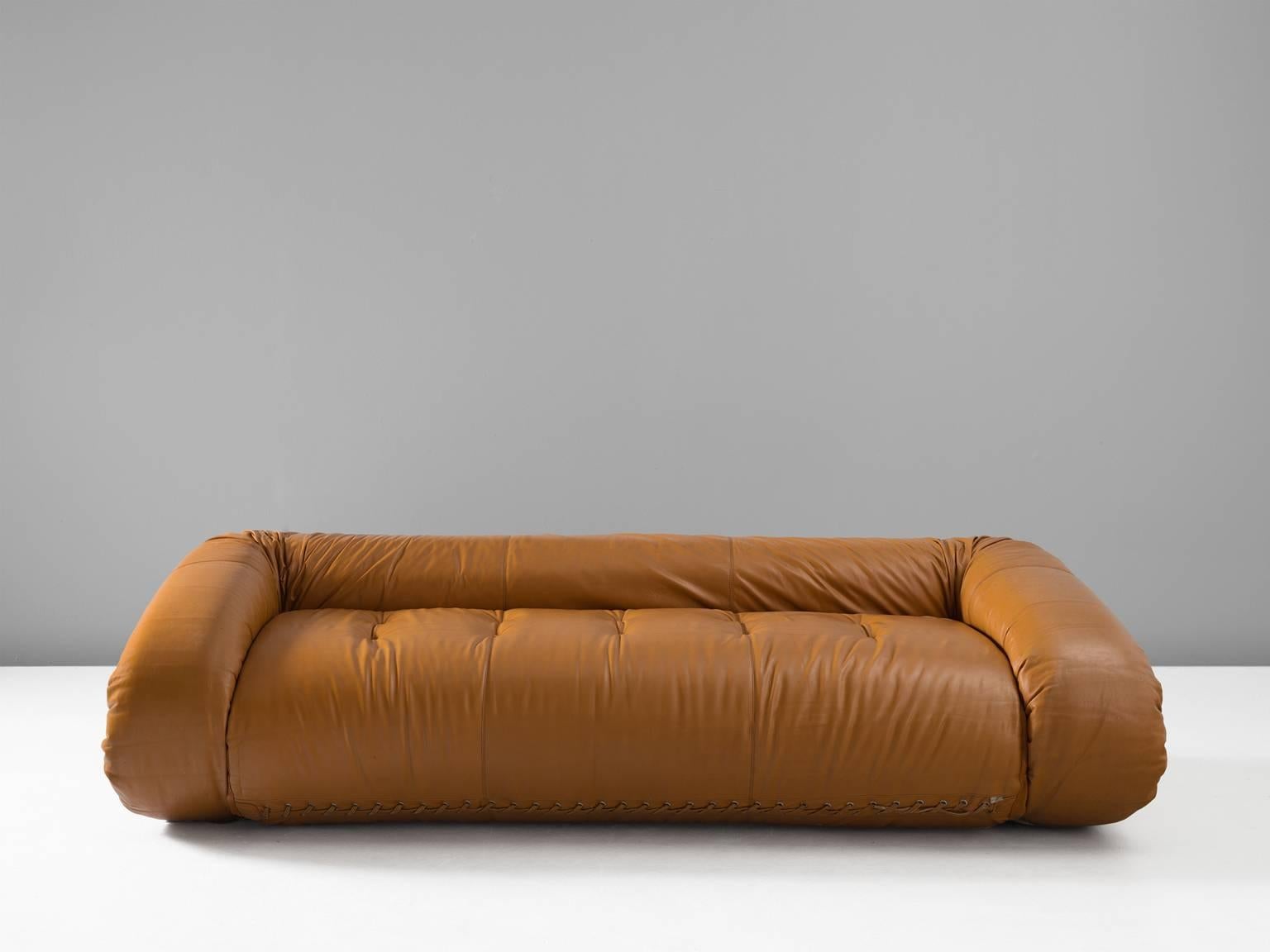 Anfibio leather sofa bed by Alessandro Becchi for Giovannetti, 1970s, Italy.

This rare Anfibio (translation: amphibian) sofa was designed by Alessandro Becchi (1946-) for Giovannetti in the 1970s. This convertible Italian sofa is upholstered with