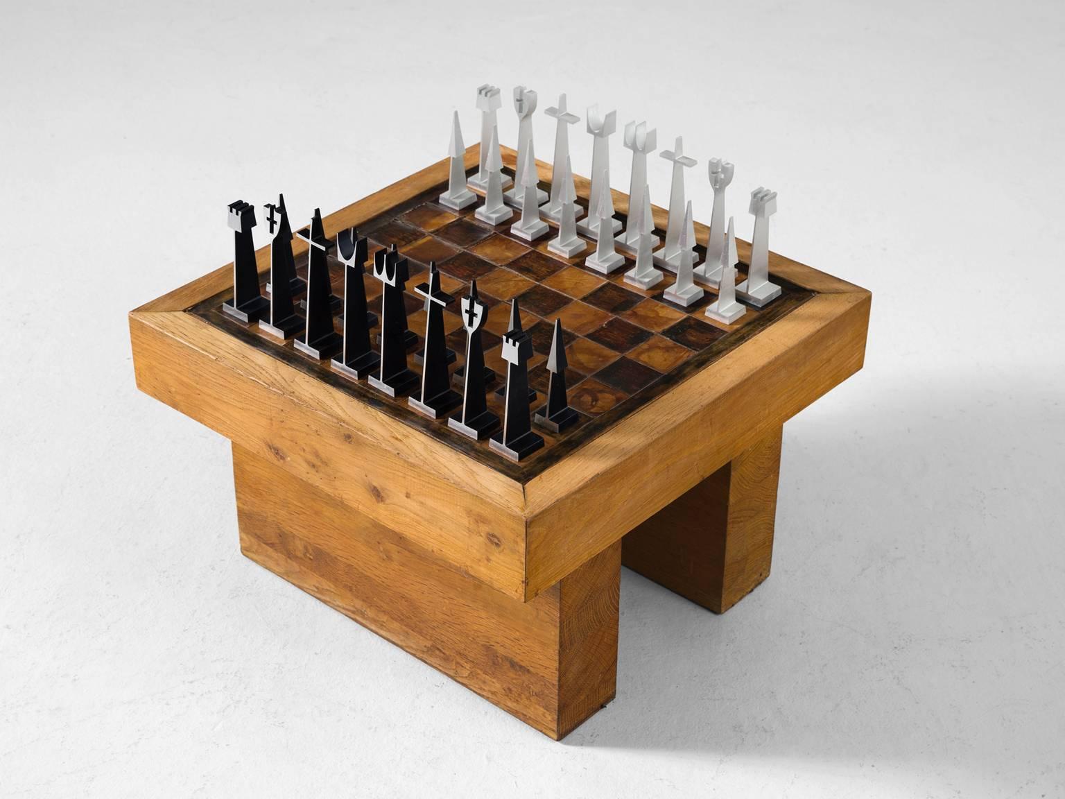 Austin Enterprises, aluminum, beech and leather chess set, 1962, United States. 

This wonderful chess set from 1962 is designed by Austin E COX (1924-2015) for Austin Enterprises and manufactured by the Alcoa Aluminum Company. The white set is made
