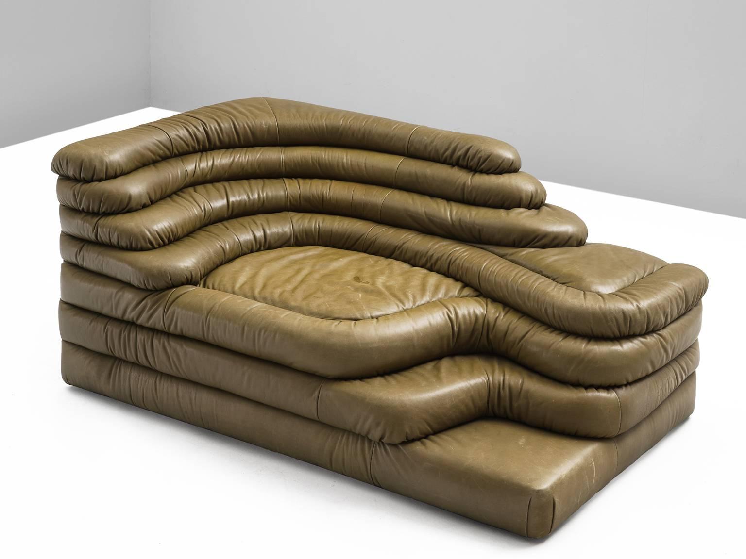 One DS1025 'Terrazza' landscape elements, in olive green leather, by Ubald Klug for De Sede, Switzerland, 1970s. 

Wonderful leather waterfall shaped sofa in olive green leather by the Swiss manufacturer De Sede. This company is known for its