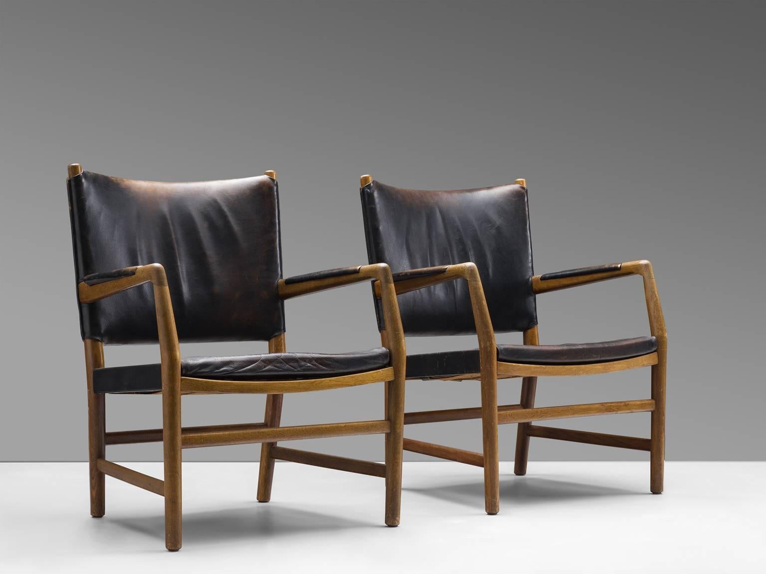 Armchairs 'Aarhus city hall chair', in oak and black leather, by Hans J. Wegner for Plan Møbler, Denmark, 1942.

This stately armchair was designed for the Aarhus city hall in Denmark. The chair is made of oak. Varnished wood with an admirable