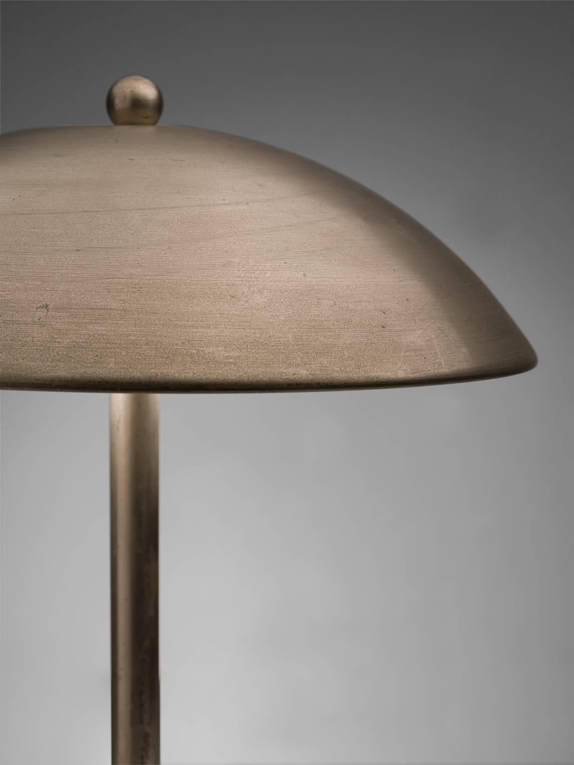 minimalist desk lamp