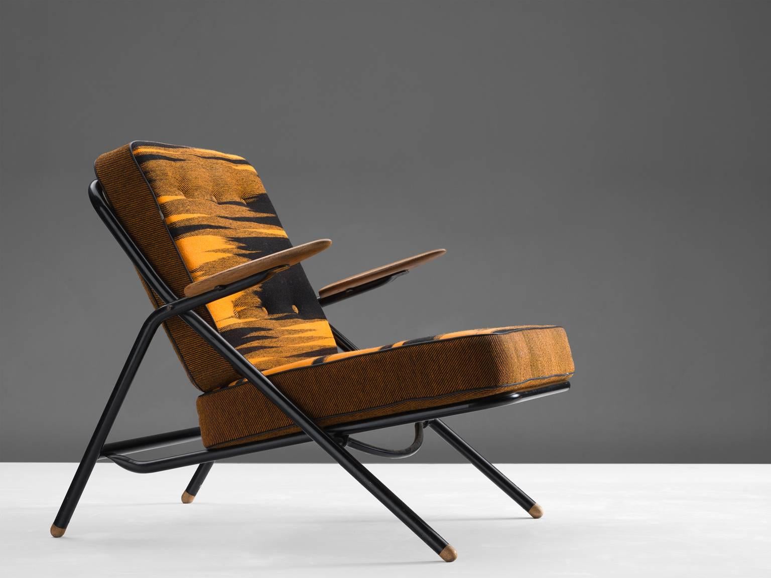 Sawbuck chair GE215 by Hans J. Wegner in original upholstery, Denmark, 1955.

Iconic 'W' Sawbuck chair by Danish designer Hans Wegner. This chair was shown at the 1955 great Nordic design exhibition in Helsingborg, Sweden. In this Wegner combined