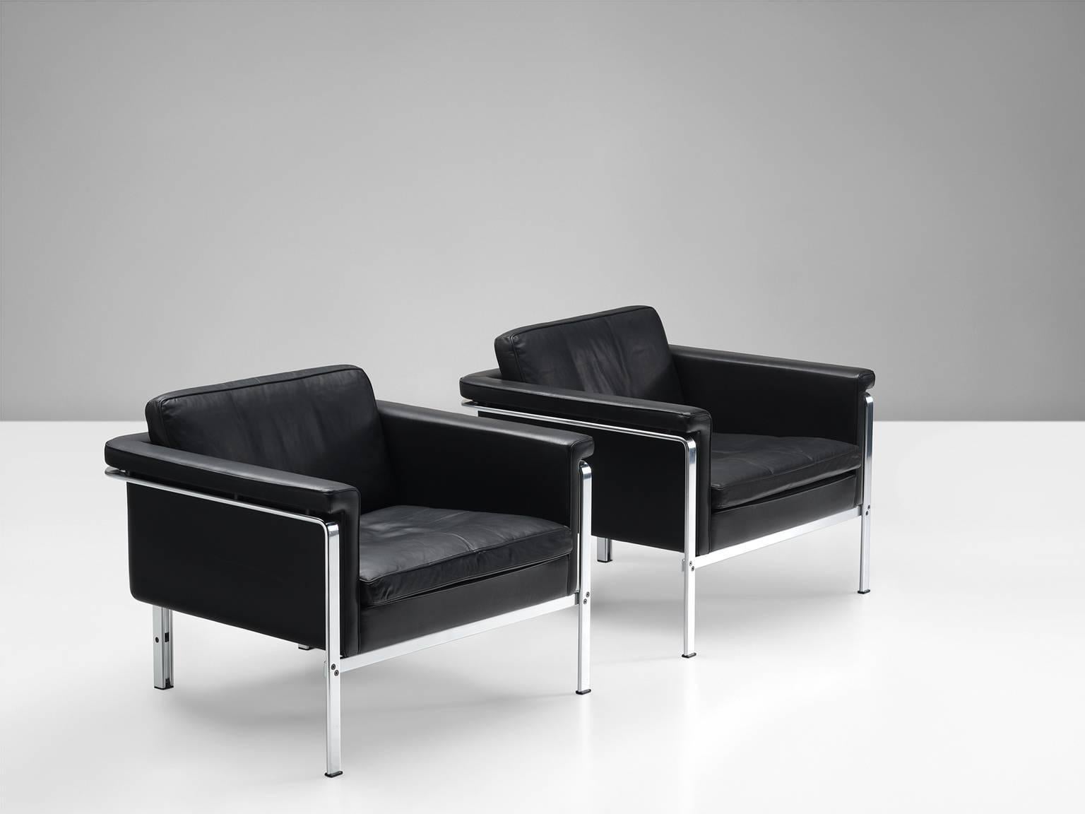 Pair of lounge chairs model 6910, in black leather and steel, by Horst Bruning for Kill International, Germany, 1967.

Set of two lounge chairs in good condition. The design dates from 1967 and the production of these chairs started in the 1970s.