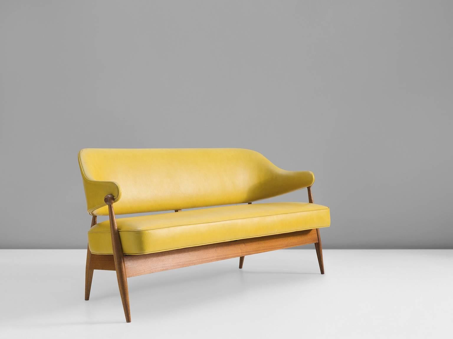 Sofa, yellow ohmann leather and teak, Denmark, 1950s

This Danish sofa features a tilted backrest that is connected to the seat by means of little teak beams. The legs of the sofa are thick and tapered towards both ends. The backrest flows fluently