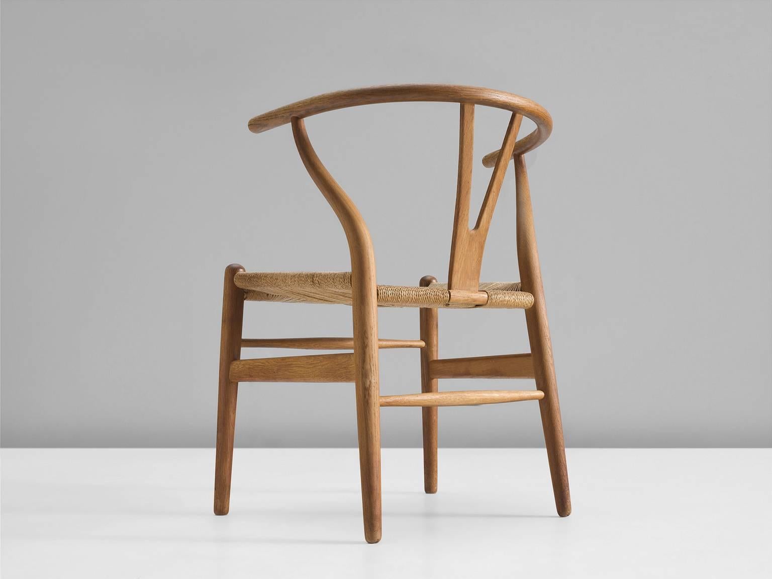 CH24 Y-chair, oak, rope, Denmark.

The Wishbone chair, officially named CH24 is designed by Hans J. Wegner (1914-2007) in 1949 and produced since 1950 by Carl Hansen. At first, the chair was not that popular. Only a few furniture dealers were