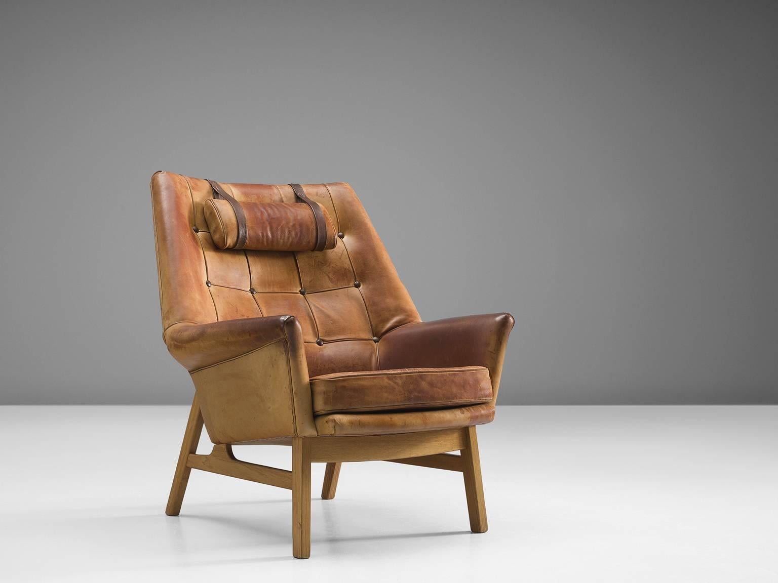 Easy chair model Glimminge, oak and cognac leather, designed by Tove & Edvard Kindt-Larsen for OPE, Sweden, 1950s.

This lounge chair in oak and original cognac brown leather is designed by the designer duo and couple Tove & Edvardt Kindt-Larsen.