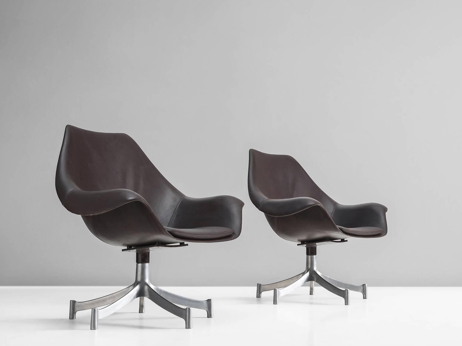 Set of two office chairs, model 932, designed by Jørgen Lund & Ole Larsen for Bo-Ex, Denmark, 1965-1966. 

These chairs are designed by Jørgen Lund & Ole Larsen and produced by Bo-Ex. The moulded shell of this swivel lounge chair is upholstered in