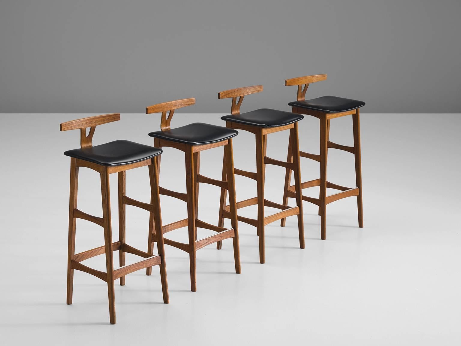 Four bar stools, teak and black leather designed by Knud Bent for Dyrlund, Denmark, 1950s 

This unusual set by Knud Bent features a solid teak frame with leather seat. The most distinct feature of this unique design is the low T-shaped backrest