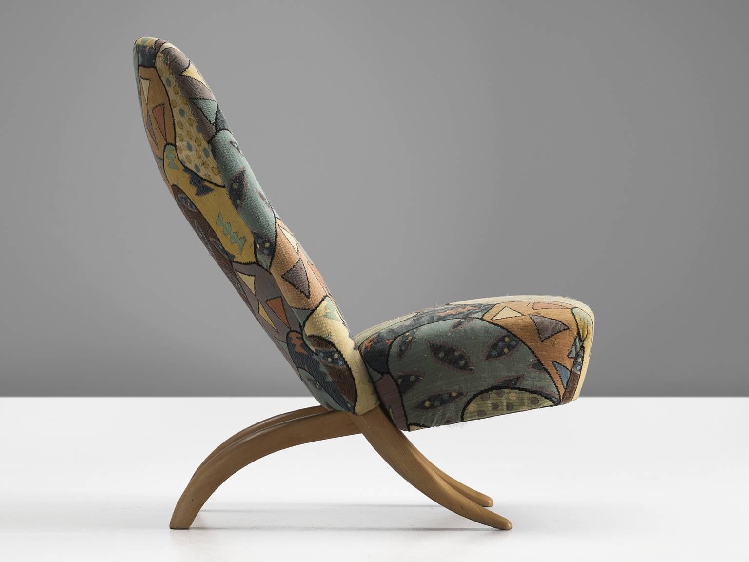 'Congo' lounge chair, in wood and fabric, by Theo Ruth for Artifort, the Netherlands, 1952.

This 'Congo' easy chair by Theo Ruth is upholstered in an 1980s style graphic fabric. The chair has a unique construction making use of tension and