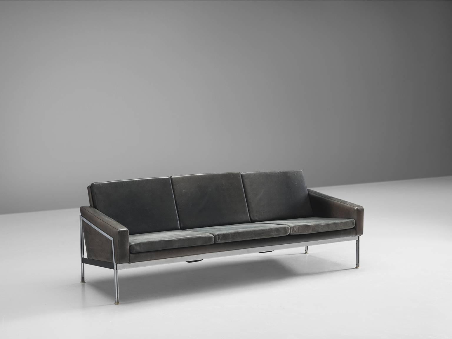 Sofa, three-seater, black leather, steel, Germany, 1950s

This clean and well-constructed three-seat sofa is German in both its aesthetics and construction. This means that is clean, unobstructed and solid. The leather is in great patinated