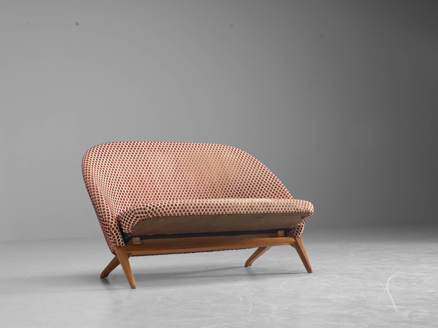 Settee 'Congo' by Theo Ruth for Artifort, fabric and beech, The Netherlands, 1950s

This Congo sofa is by Theo Ruth for Artifort. The sofa has as a type of scissors-construction since the seat fits neatly slides into the back. The sofa is playful,