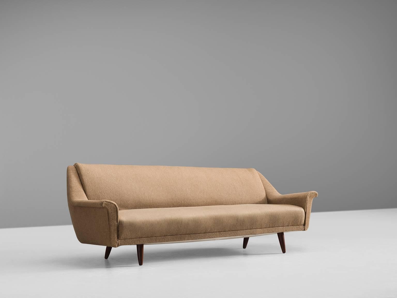 Settee, beige to sand fabric, wood, Denmark, 1950s

This sofa holds the middle between theatrical details that are used on a minimalistic base. The tapered wooden legs are accompanied by a neutral sand to beige colored thick fabric that functions as