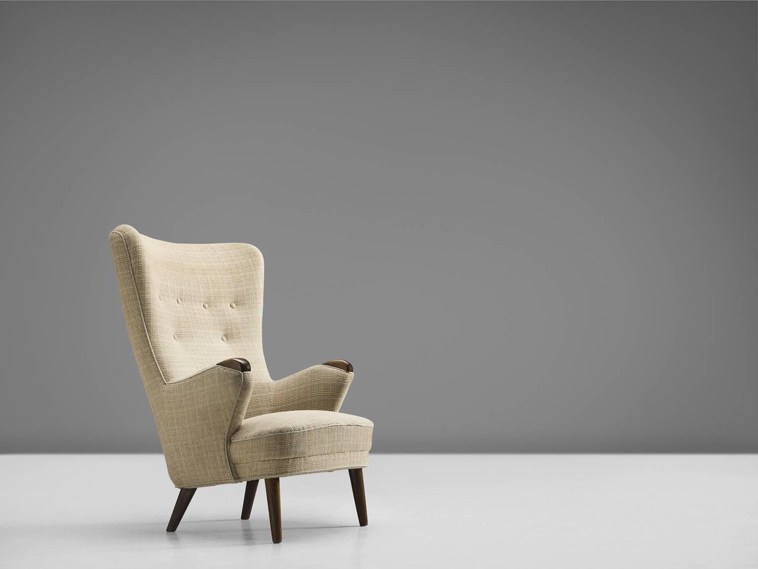 Easy chair, beige fabric with beech, Denmark, 1950s.

This Classic, modest wingback chair is upholstered with its original upholstery. The stately chair, which originates from the 1950s is the predecessor of what came to be known as modern Danish