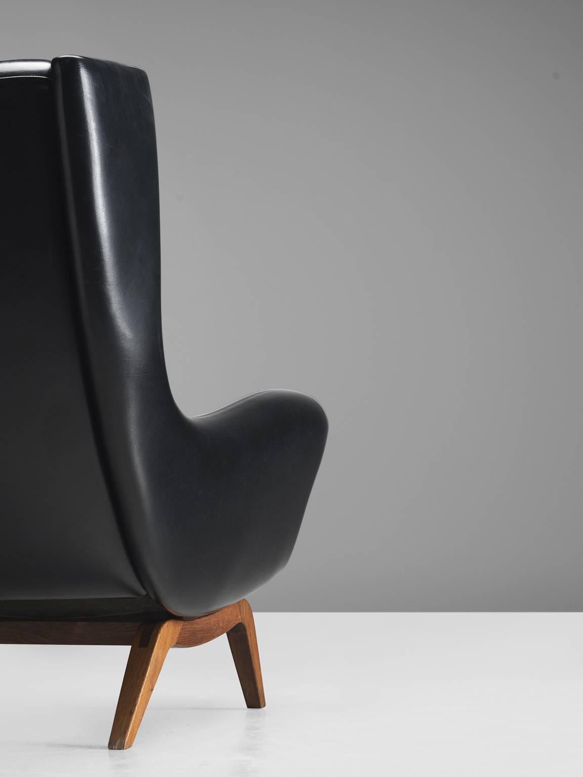 Mid-20th Century Illum Wikkelsø Wingback Original Leatherette Lounge Chair
