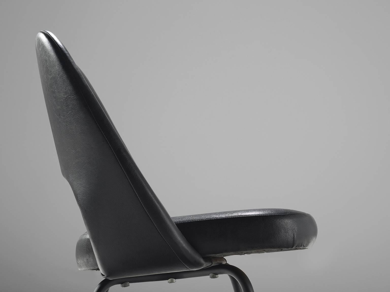 Mid-20th Century Set of 20 Chairs by Eero Saarinen for Knoll International