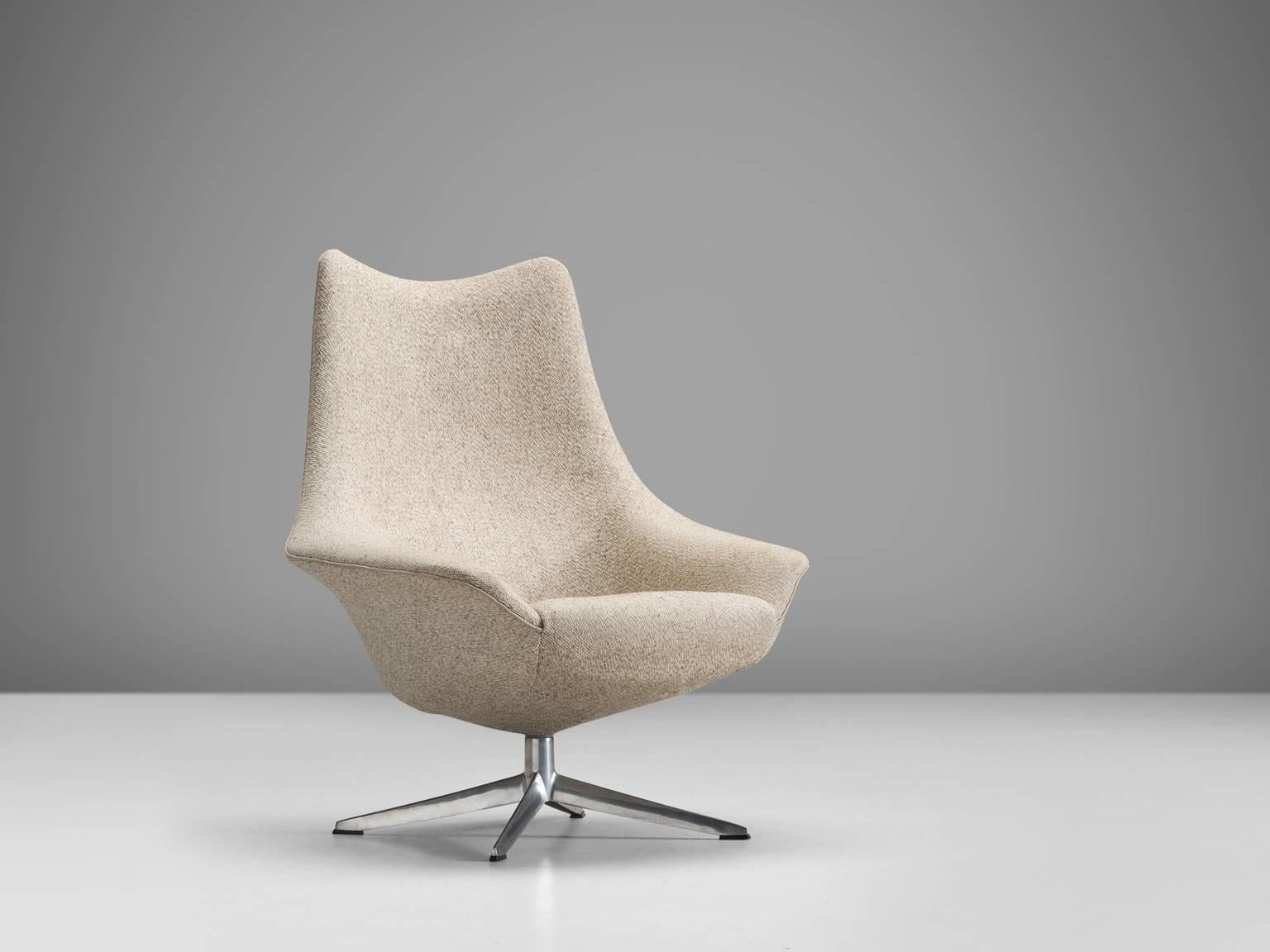 H.W. Klein for Bramin Møbler, upholstered in beige to grey upholstery and steel, Denmark, 1960s

This armchair features a metal frame and has pivot function and is upholstered with a grey cover. This wingback chair is a great example of Scandinavian