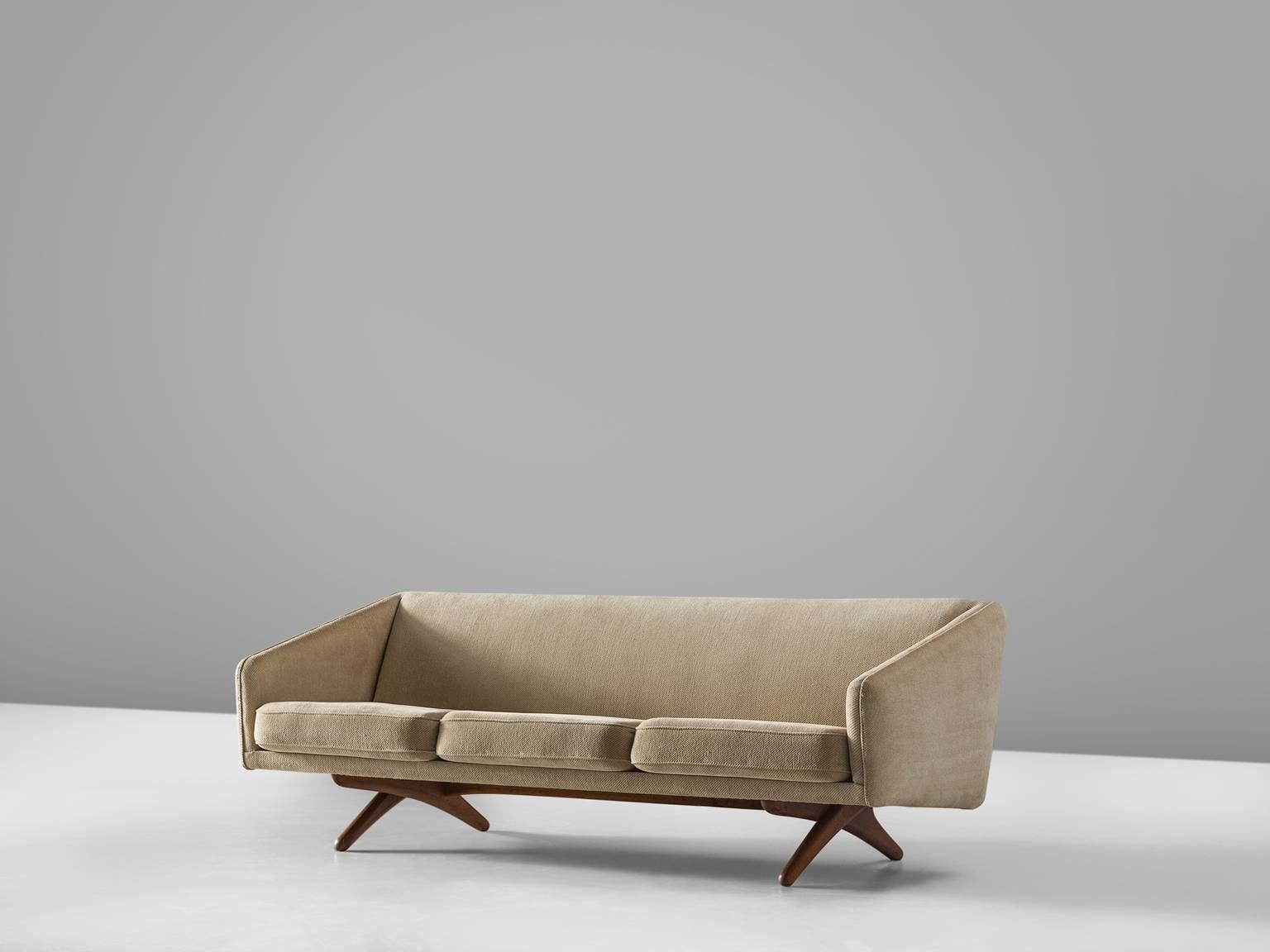 Sofa model ML-90, in beige to grey fabric and oak, by Illum Wikkelsø, Denmark, 1960. 

Modern sofa by Danish designer Illum Wikkelsø in superb thick and corduroy fabric. This beautiful sofa has a playful and simplified design. The seating is