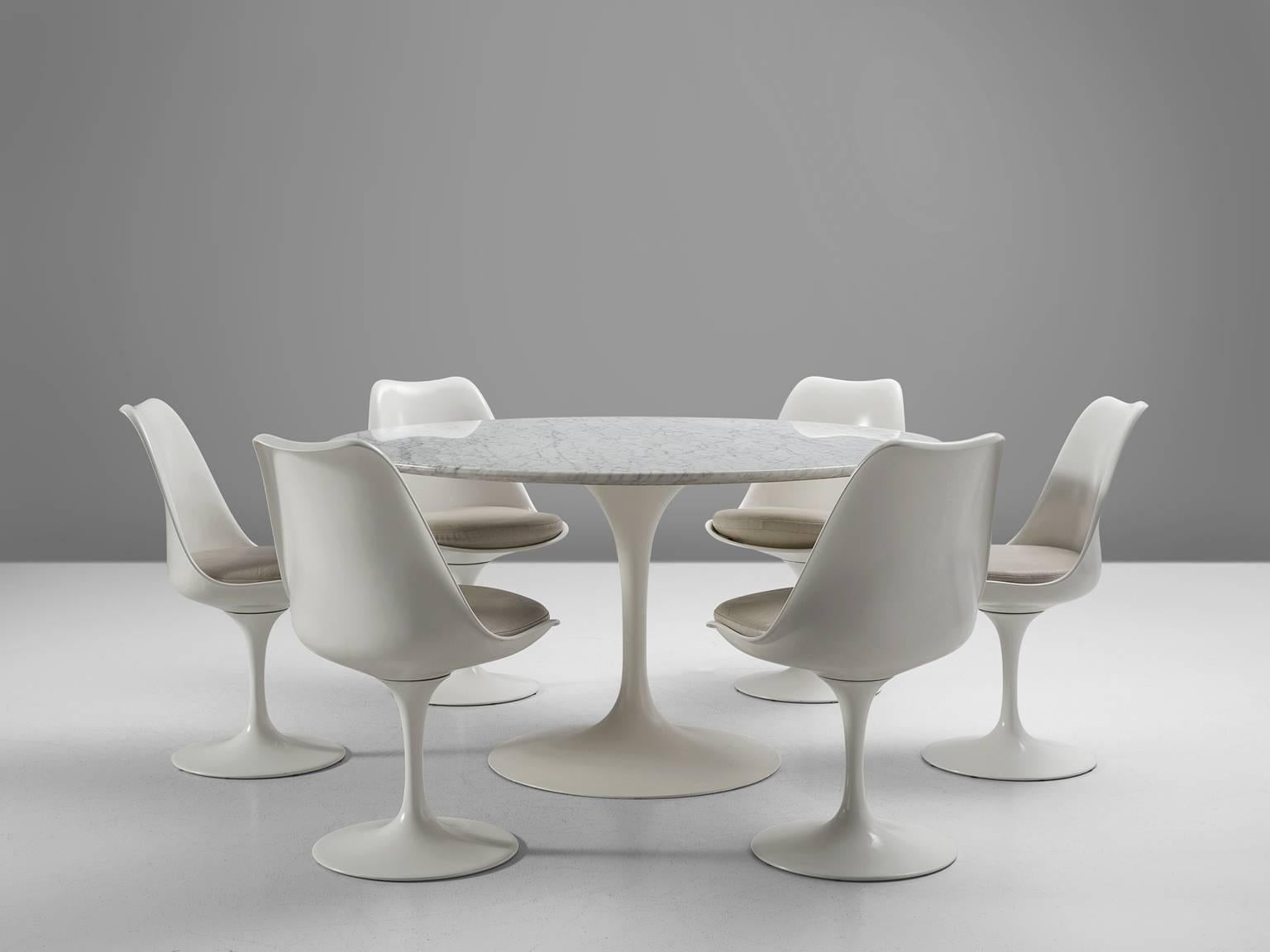 Set of six swivel dining chairs and table, in white metal, leather and marble, by Eero Saarinen for Knoll International, United States, 1958.

These six chairs with leathers seats and table with marble top are from the Tulip collection and were