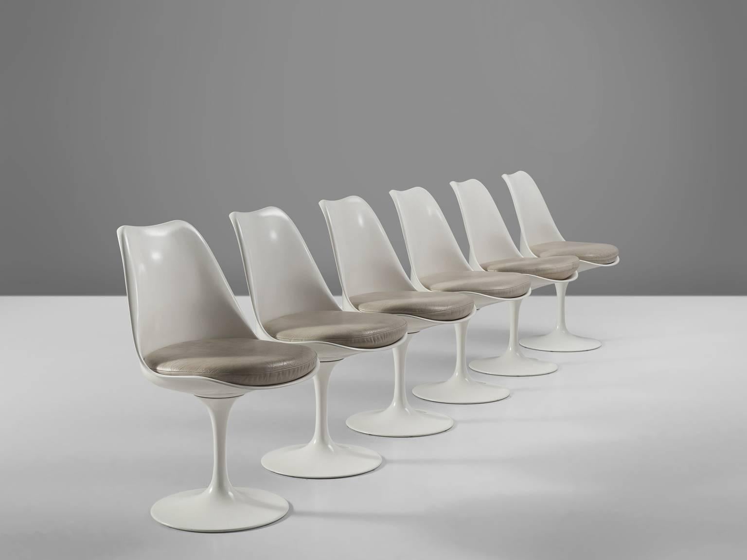 Set of six swivel dining chairs, in white metal, leather, fibre glass, by Eero Saarinen for Knoll International, United States, design 1958, production 1960s.

These six chairs with leathers seats are from the Tulip collection and were designed by
