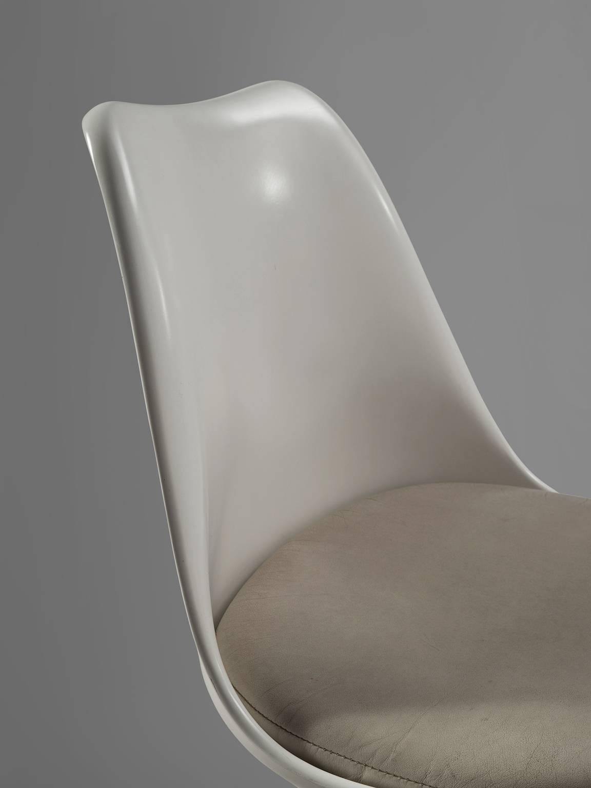 Metal Eero Saarinen Set of Six Original Leather Swivel Tulip Chairs for Knoll