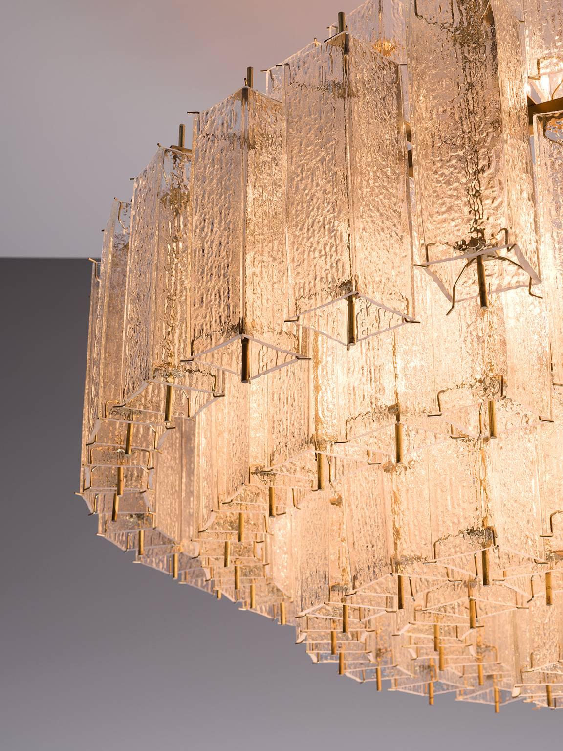 Late 20th Century Chandelier in Brass and Structured Glass