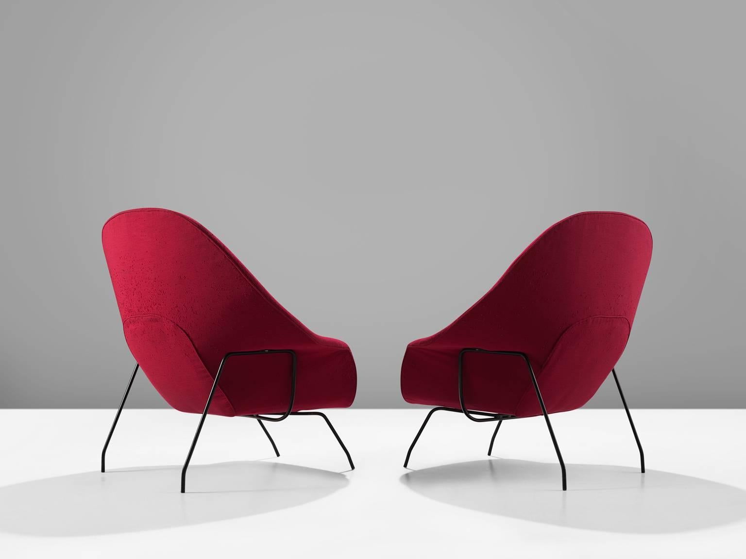 Mid-Century Modern Pair of Womb Chairs by Eero Saarinen for Knoll