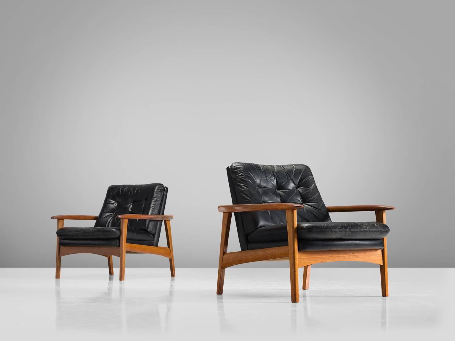 Danish Pair of Original Black Leather Teak Lounge Chairs In Good Condition In Waalwijk, NL