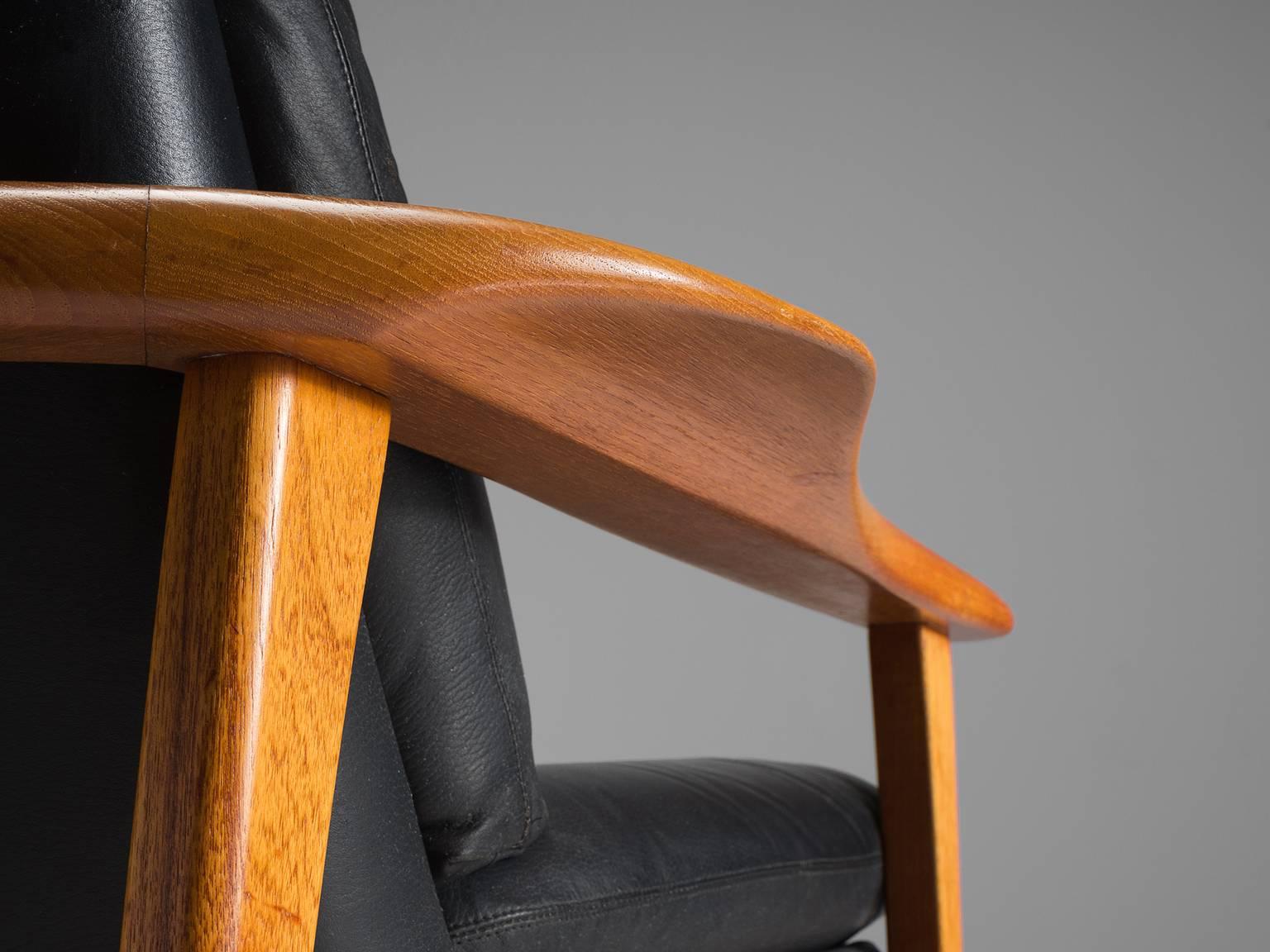 Danish Pair of Original Black Leather Teak Lounge Chairs 4