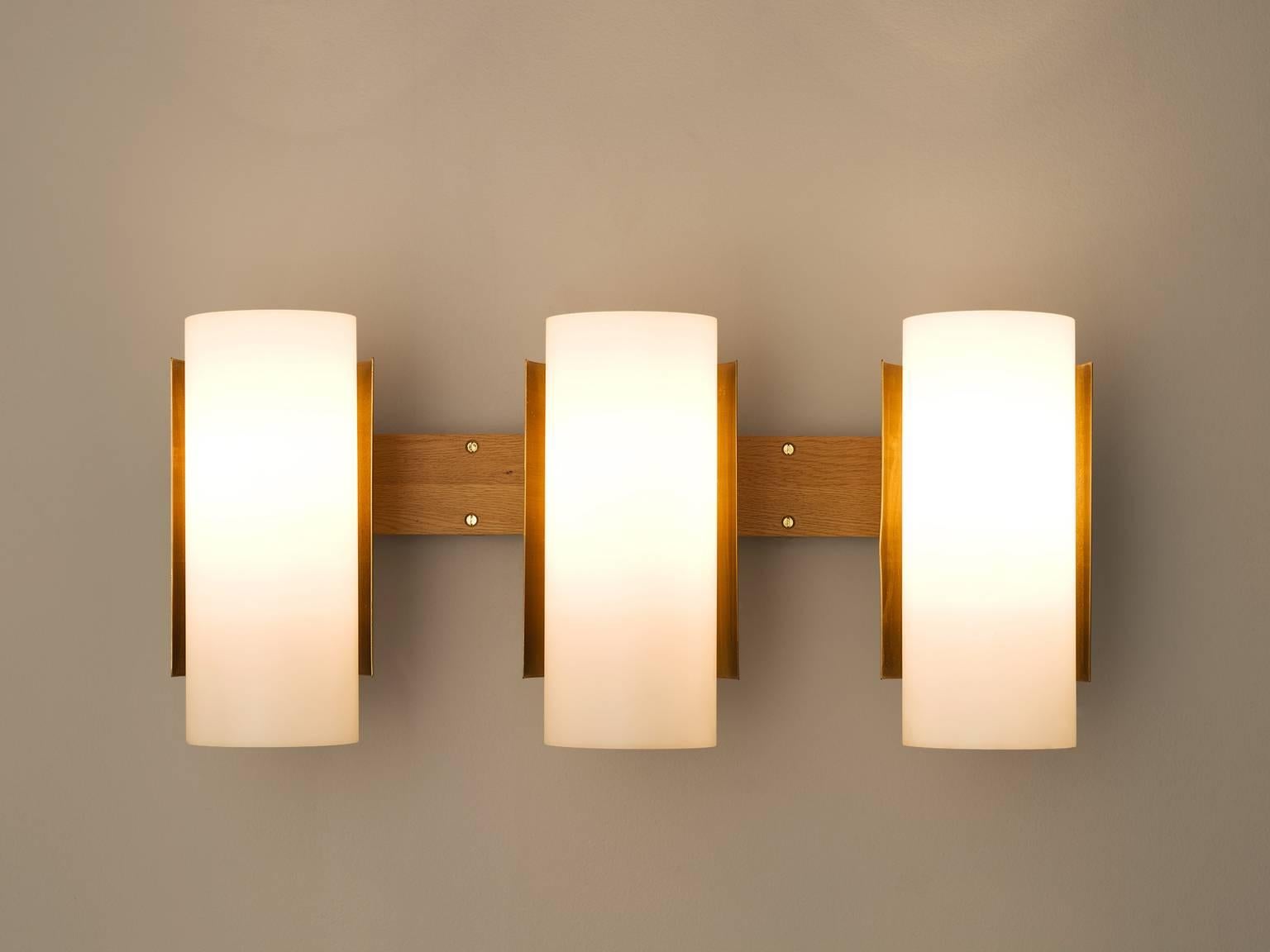 Eight Sten Carlquis Swedish Wall Light in Brass and Wood In Good Condition In Waalwijk, NL