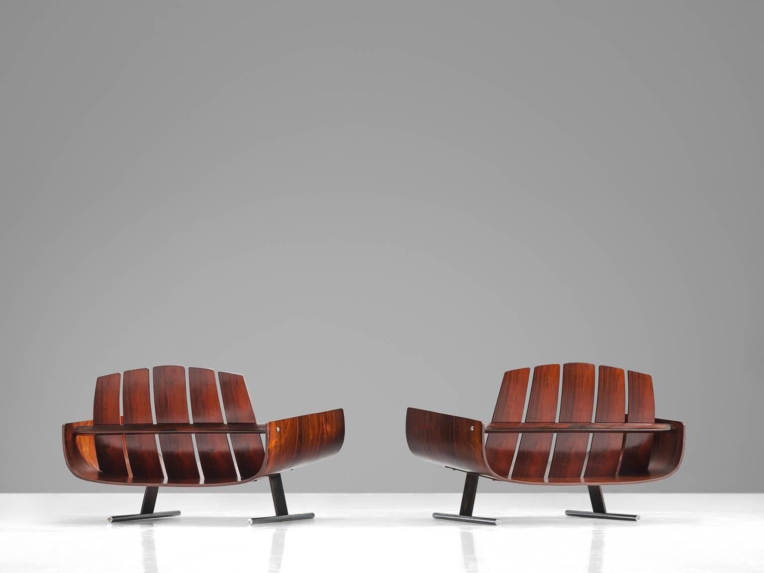 Set of two 'Presidential' lounge chairs, in rosewood and metal, bu Jorge Zalszupin for L'Atelier, Brazil, 1959-1965.

A pair of two slipper lounge chairs by Brazilian designer Jorge Zalszupin. Zalszupin was a Pioneer in the use of bentwood in his