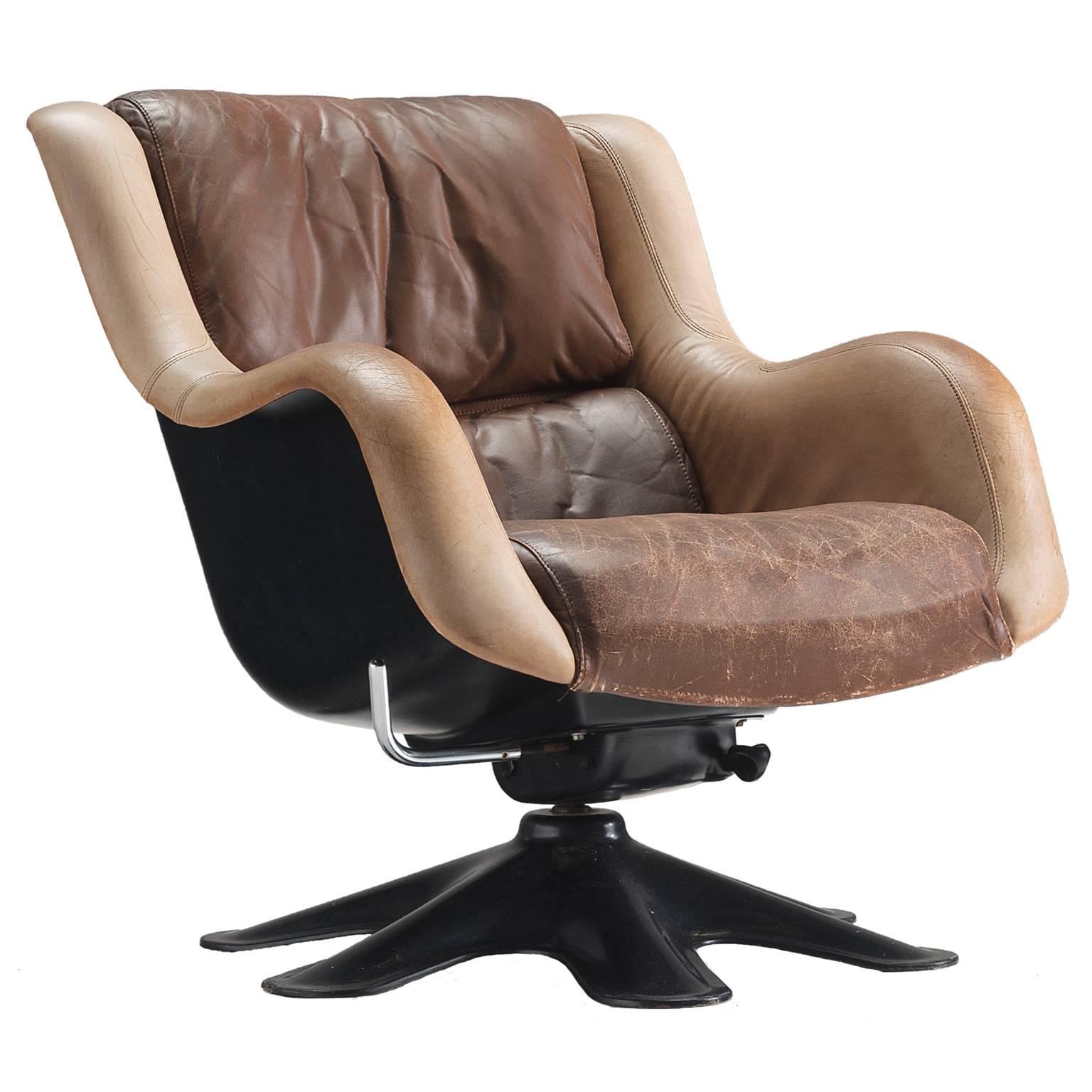 Yrjo Kukkapuro 'Karuselli' Lounge Chair in Brown Leather Upholstery
